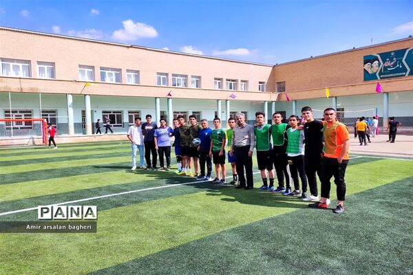 برگزاری المپیاد ورزشی درون مدرسه‌ای در دبیرستان نمازی