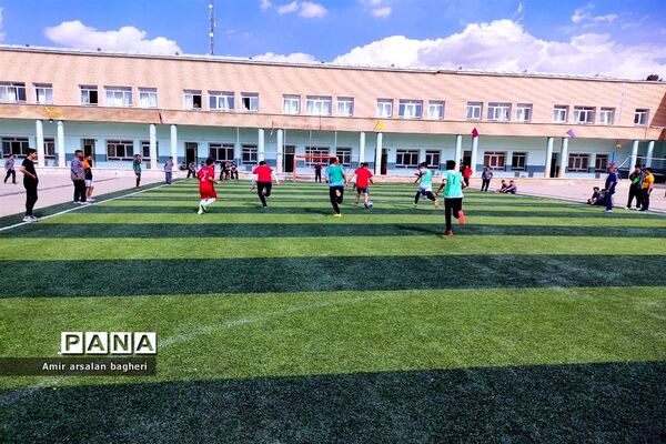 برگزاری المپیاد ورزشی درون مدرسه‌ای در دبیرستان نمازی
