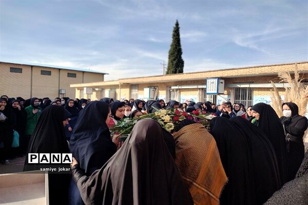 آیین استقبال و تشییع شهید گمنام در مدارس شهرستان سروستان