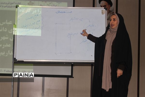 کارگاه آموزشی طرح هر مدرسه یک خبرنگار  ویژه مدارس دخترانه مقطع متوسطه آموزش و پرورش منطقه۴