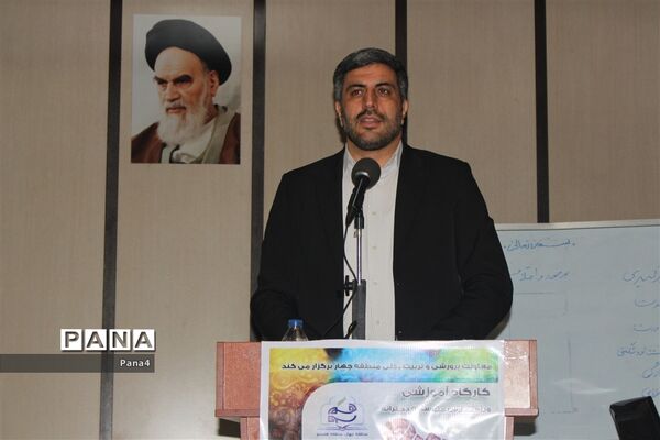 کارگاه آموزشی طرح هر مدرسه یک خبرنگار  ویژه مدارس دخترانه مقطع متوسطه آموزش و پرورش منطقه۴