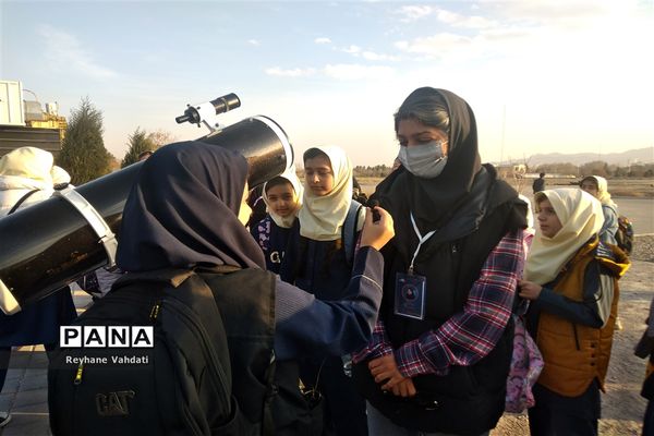 بازدید دانش‌آموزان دبستان شهید خلیل طهماسبی از مجموعه انگاریوم و افلاک نمای دانشگاه فردوسی مشهد