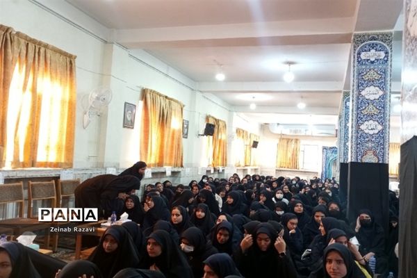 تشییع شهید گمنام در دبیرستان فرزانگان شهیده حسنی سعدی ناحیه چهار استان قم