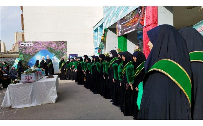دانش‌آموزان اهداف شهدا را مطالعه  کنند و ادامه‌دهنده راه آنها باشند