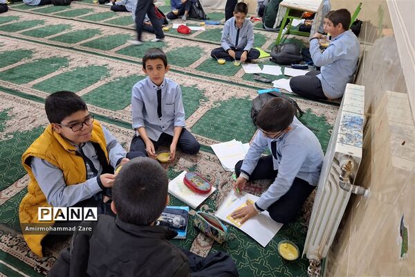 تشییع شهید گمنام در دبستان معارف 6 ناحیه 3 شیراز
