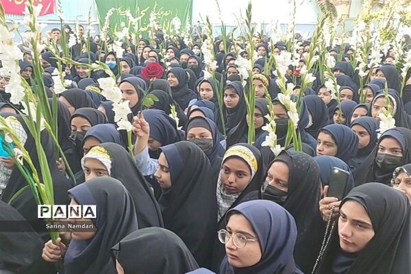 وداع با شهید گمنام در دبیرستان امام حسن عسکری2 ناحیه 3 شیراز
