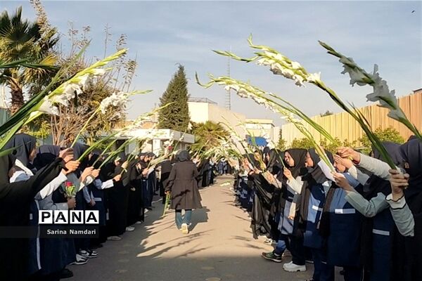 وداع با شهید گمنام در دبیرستان امام حسن عسکری2 ناحیه 3 شیراز