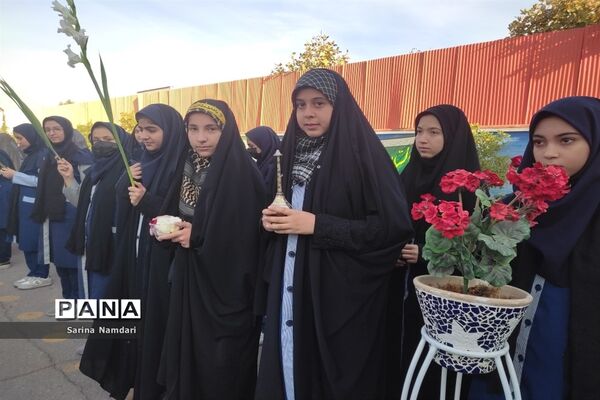 وداع با شهید گمنام در دبیرستان امام حسن عسکری2 ناحیه 3 شیراز