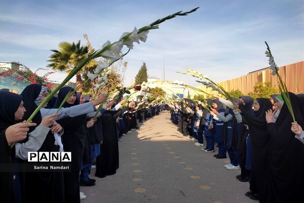 وداع با شهید گمنام در دبیرستان امام حسن عسکری2 ناحیه 3 شیراز