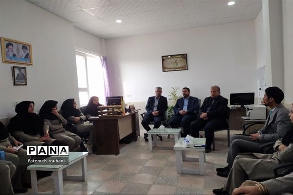 حضور مدیرآموزش و پرورش در مدارس غیردولتی