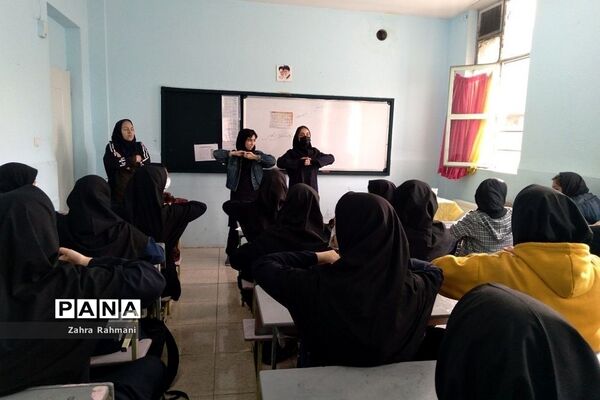 افزایش سلامتی با اجرای طرح آهن‌یاری و حرکات کششی در دبیرستان حجاب ناحیه یک ری