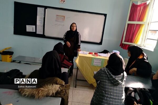 افزایش سلامتی با اجرای طرح آهن‌یاری و حرکات کششی در دبیرستان حجاب ناحیه یک ری