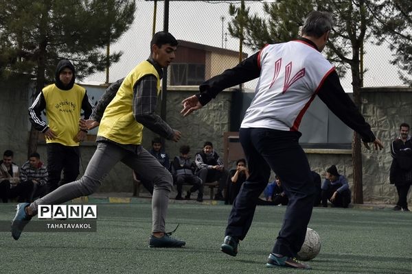 مسابقه فوتبال مدرسه ای به‌مناسبت هفته تربیت بدنی در شهرستان پردیس