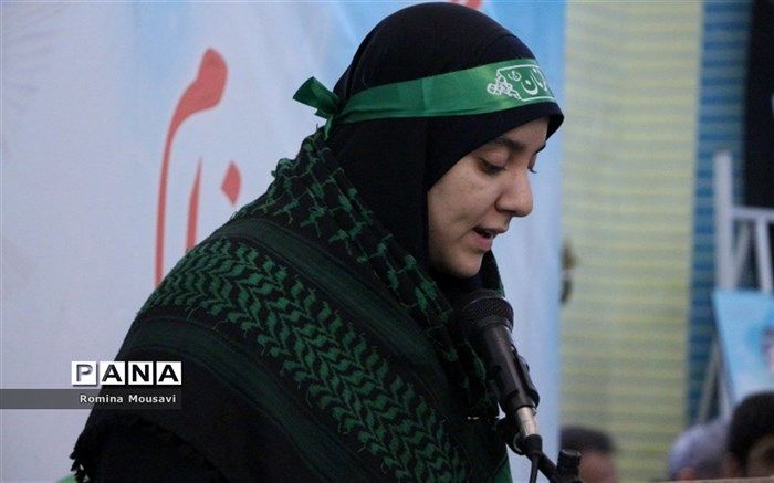 شهدا با اخلاص و رشادت‌های دیروزشان چراغ هدایت امروز به سوی حق و حقیقت هستند