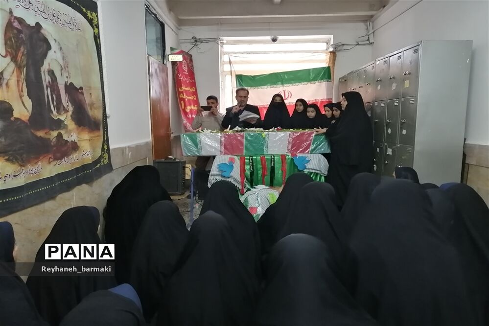 آیین  وداع با پیکر شهید گمنام در دبیرستان شهید عباسی ناحیه۷ مشهد