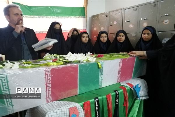 آیین  وداع با پیکر شهید گمنام در دبیرستان شهید عباسی ناحیه۷ مشهد