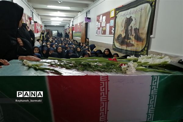 آیین  وداع با پیکر شهید گمنام در دبیرستان شهید عباسی ناحیه۷ مشهد