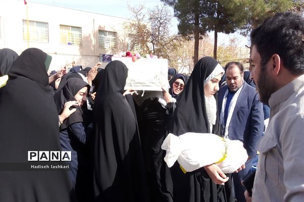 مراسم وداع با پیکرشهید گمنام در دبیرستان دخترانه فرهیختگان