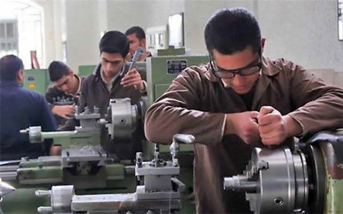 ضرورت  ایجاد آموزشگاه‌های شغلی و مهارتی در کنار صنایع و بهره‌گیری آموزش و پرورش از آن‌ها