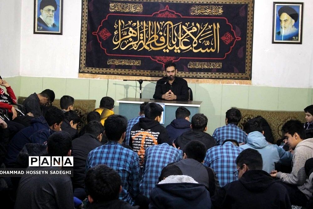 نشست تبیین و پرسش و پاسخ دانش‌آموزی در دبیرستان آیت‌الله هاشمی رفسنجانی باقرشهر