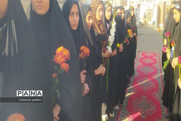 دانش آموزان مدارس اقلید میزبان آلاله گمنام هشت سال دفاع مقدس