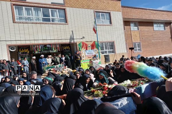 دانش آموزان مدارس اقلید میزبان آلاله گمنام هشت سال دفاع مقدس