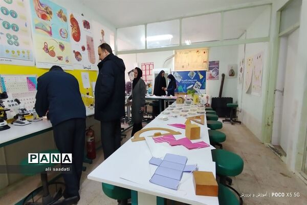 بازید مدیر آموزش و‌ پرورش شهرستان کلات از نمایشگاه هفته پژوهش و فناوری پژوهشسرای ابوریحان