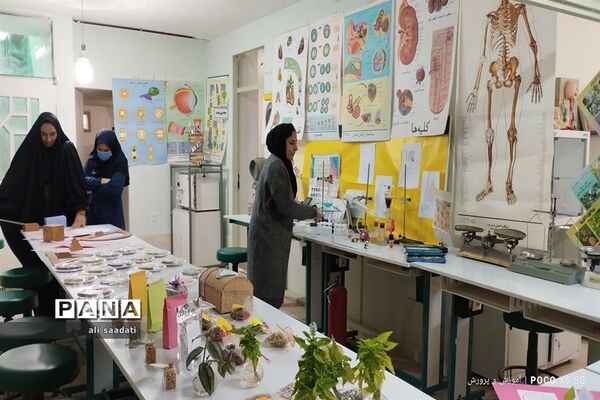 بازید مدیر آموزش و‌ پرورش شهرستان کلات از نمایشگاه هفته پژوهش و فناوری پژوهشسرای ابوریحان