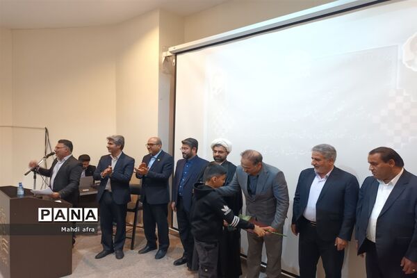 تجلیل از معلمان و دانش‌آموزان پژوهشگر شهرستان بهبهان
