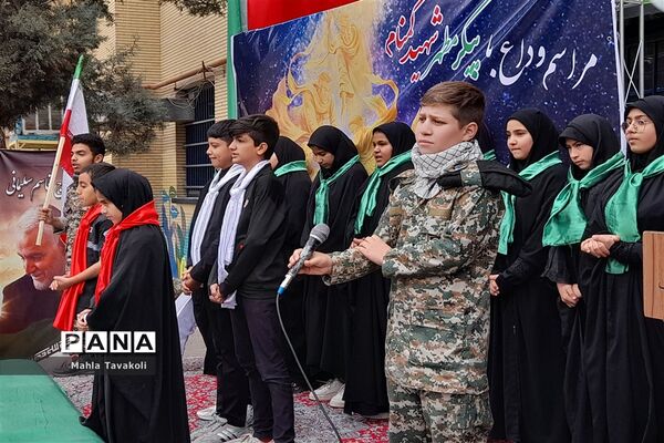 تشییع پیکر شهید گمنام در هنرستان فنی حرفه ای بدیع ناحیه یک مشهد