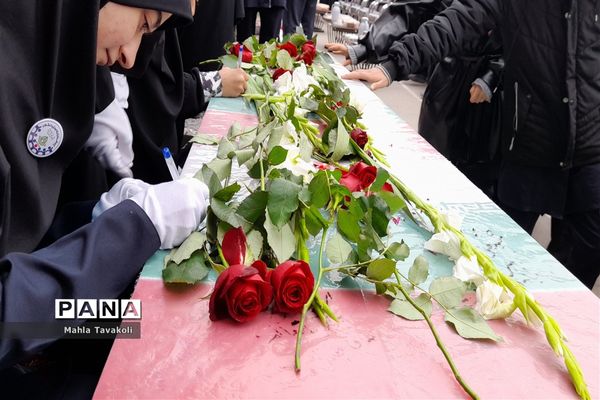 تشییع پیکر شهید گمنام در هنرستان فنی حرفه ای بدیع ناحیه یک مشهد