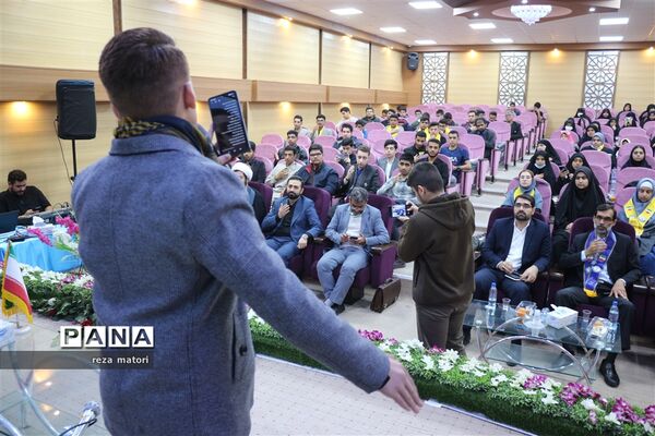 نشست نخبگان نوجوان خوزستان با معاون جوانان وزیر ورزش