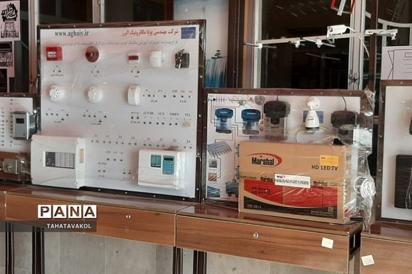 بازدید بازرسان ناحیه یک شهرری از اجرای طرح همتا در هنرستان شهید چمران پردیس