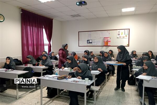 ایستگاه صلواتی به‌مناسبت ایام فاطمیه در آموزشگاه نمونه دولتی فرزانگان ناحیه دو