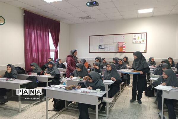 ایستگاه صلواتی به‌مناسبت ایام فاطمیه در آموزشگاه نمونه دولتی فرزانگان ناحیه دو