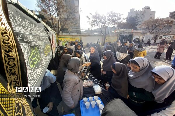 ایستگاه صلواتی به‌مناسبت ایام فاطمیه در آموزشگاه نمونه دولتی فرزانگان ناحیه دو
