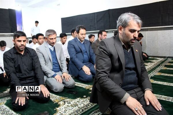نمازی با دانش‌آموزان آموزشگاه امام علی (ع) ناحیه یک بهارستان