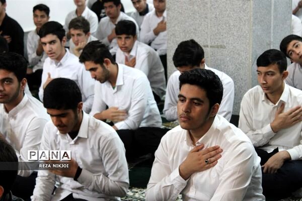 نمازی با دانش‌آموزان آموزشگاه امام علی (ع) ناحیه یک بهارستان