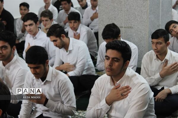 نمازی با دانش‌آموزان آموزشگاه امام علی (ع) ناحیه یک بهارستان