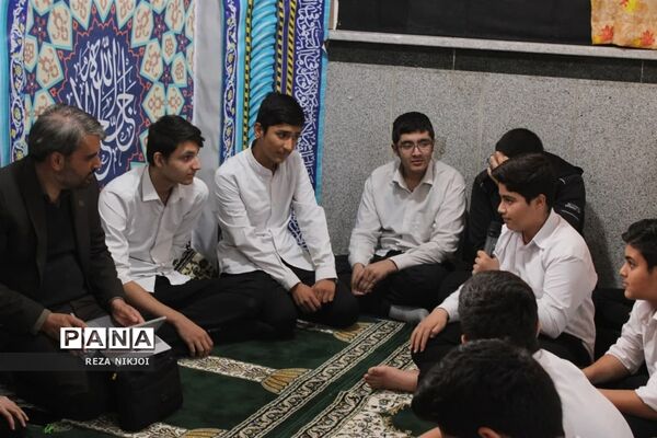 نمازی با دانش‌آموزان آموزشگاه امام علی (ع) ناحیه یک بهارستان