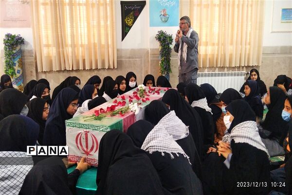 تشییع شهدای گمنام درمدرسه فرزانگان دوره دوم ناحیه ۲ زاهدان