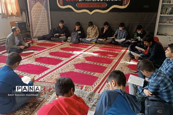 مراسم عزاداری شهادت حضرت فاطمه(س)‌ در دبیرستان استعدادهای درخشان شهید بهشتی رودهن