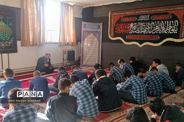 مراسم عزاداری شهادت حضرت فاطمه(س)‌ در دبیرستان استعدادهای درخشان شهید بهشتی رودهن