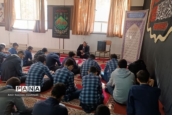 مراسم عزاداری شهادت حضرت فاطمه(س)‌ در دبیرستان استعدادهای درخشان شهید بهشتی رودهن