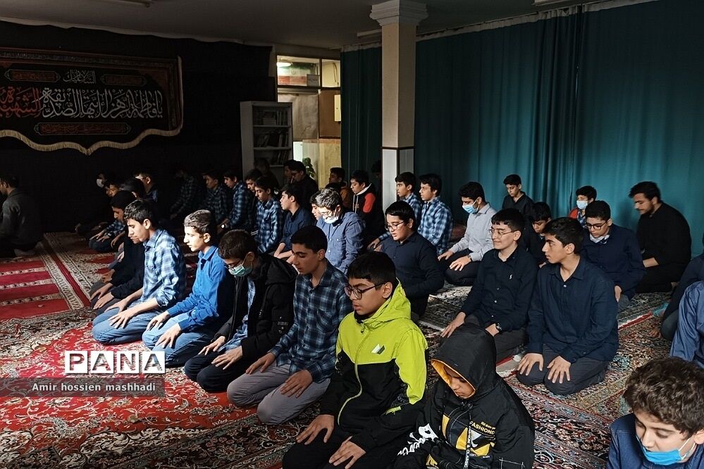 مراسم عزاداری شهادت حضرت فاطمه(س)‌ در دبیرستان استعدادهای درخشان شهید بهشتی رودهن