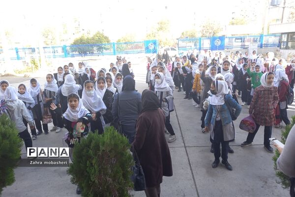بازدید دانش‌آموزان مدرسه ظریف‌کارفرد از موزه تاریخ طبیعی