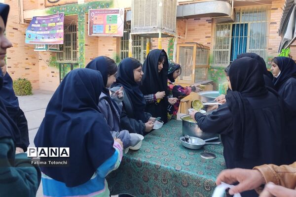 برگزاری مراسم شهادت حضرت زهرا(س) در دبیرستان دخترانه حاج علی اکبر گراشی شیراز