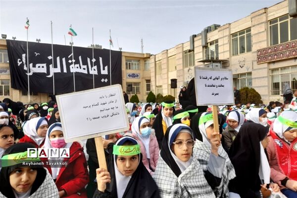 حماسه بی‌بدیل دانش‌آموزان شهرستان آباده در تشییع پیکر مطهر شهید گمنام