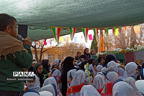 حماسه بی‌بدیل دانش‌آموزان شهرستان آباده در تشییع پیکر مطهر شهید گمنام
