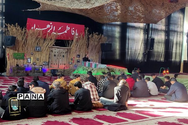 وداع دانش‌آموزان دختر و پسر زنجانی با پیکر شهید گمنام